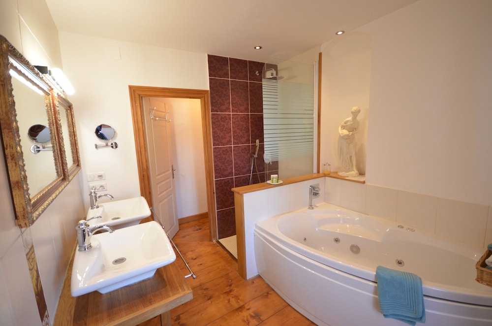 Suite (Berthe) photo 2