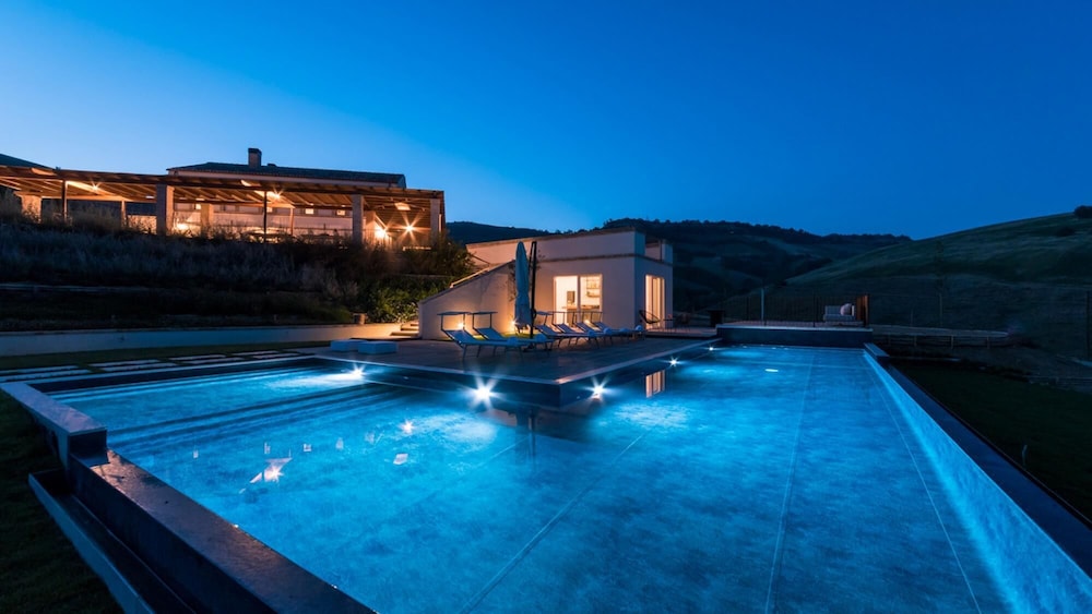 Villa photo 1