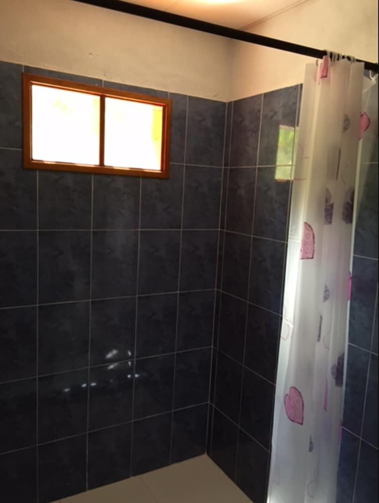 Comfort Cabin, Multiple Beds, Private Bathroom, Beachside