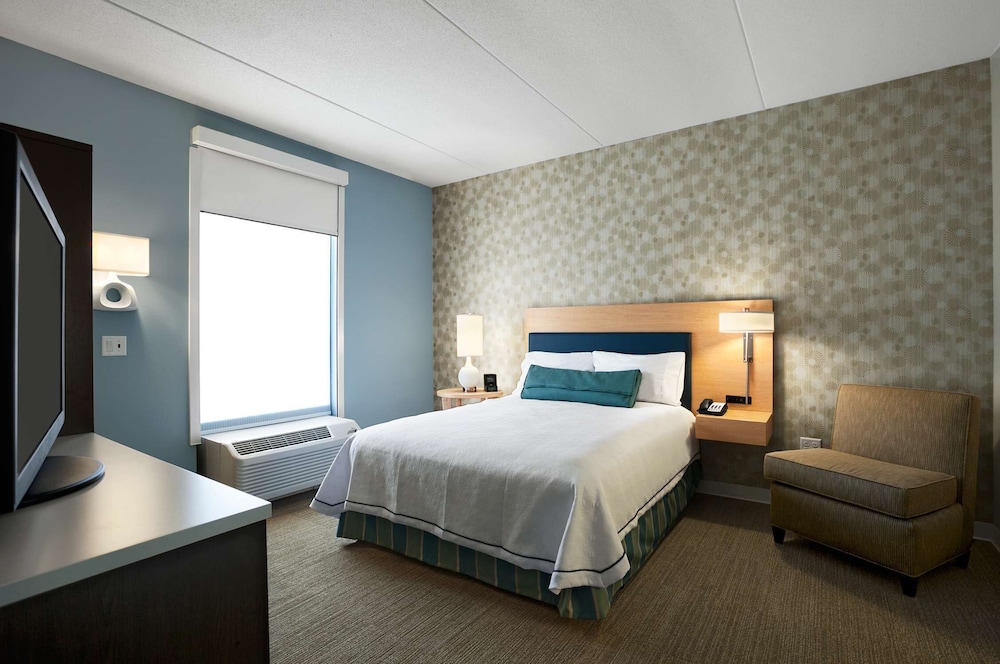 Studio, 1 King Bed, Accessible (Roll-in Shower)