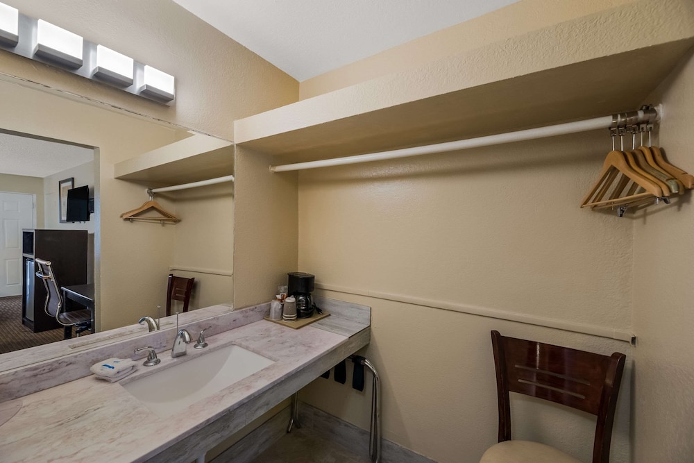 Standard Double Room, 2 Double Beds, Non Smoking - Photo 13