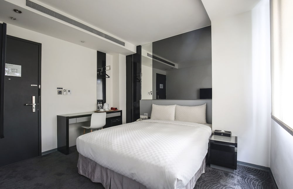 Elite Double Room, 1 Double Bed (Room Only), photo 6