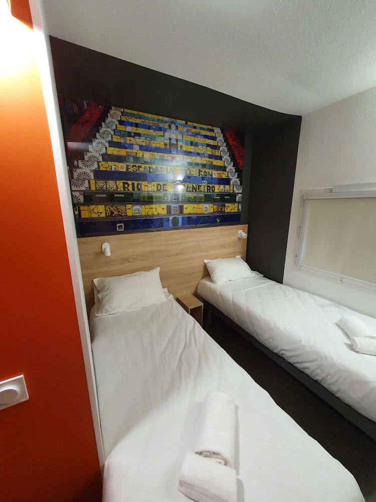 Standard Room, 2 Twin Beds - Photo 6