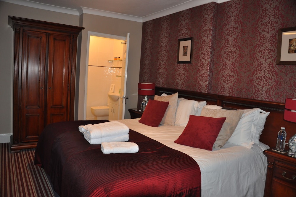 Deluxe Suite, Ensuite photo 3