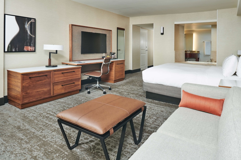 Room, 1 King Bed, Jetted Tub - Photo 1
