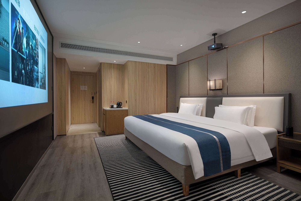 Room, 1 King Bed, Non Smoking (Cinema) photo 1