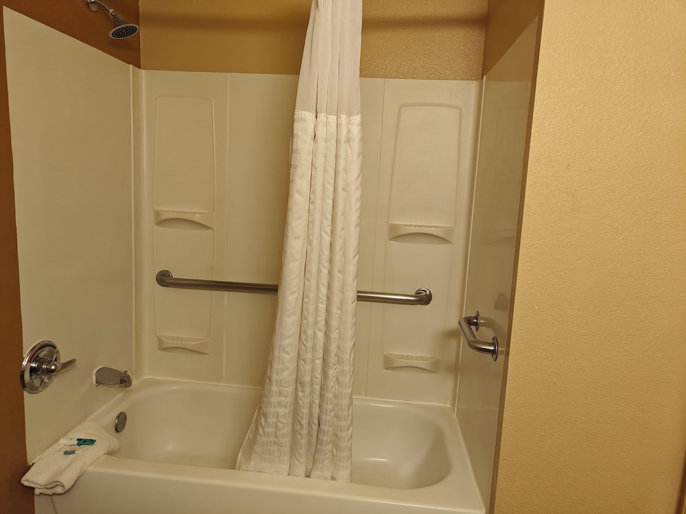 Suite, Multiple Beds, Mobility Accessible, Non Smoking (Bathtub W/grab Bars) - Photo 3