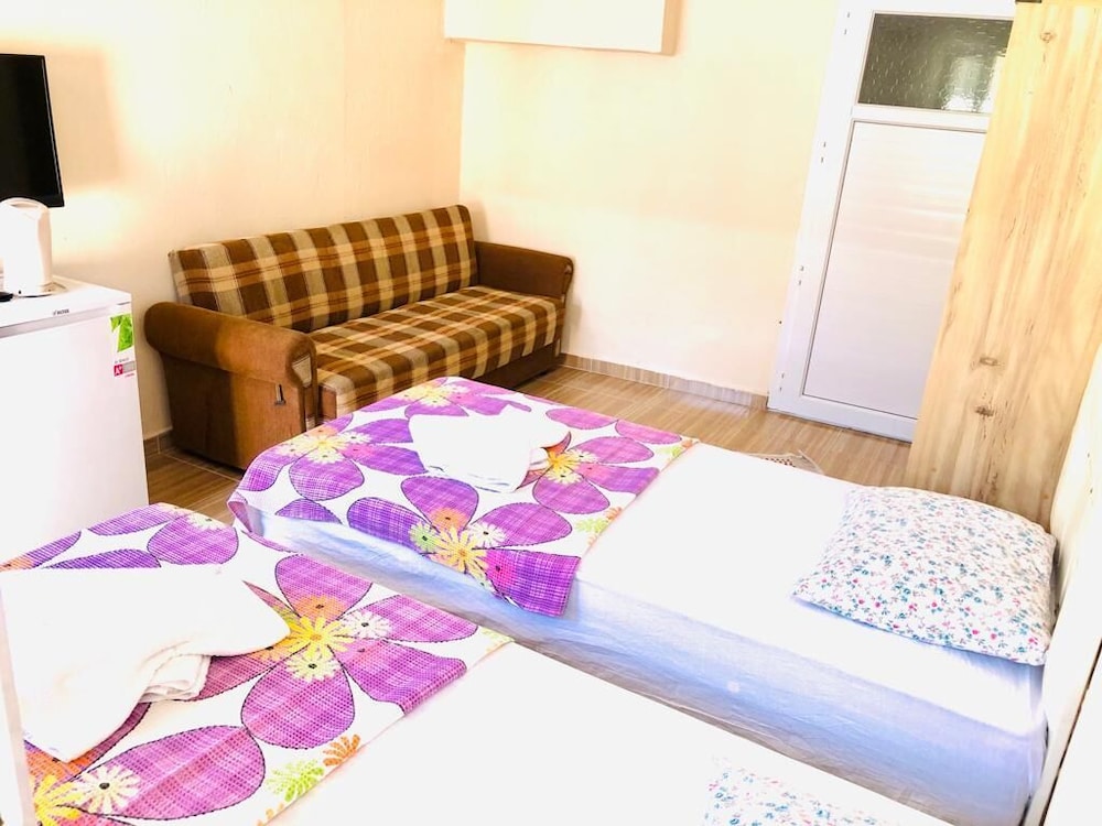 Economy Twin Room photo 3
