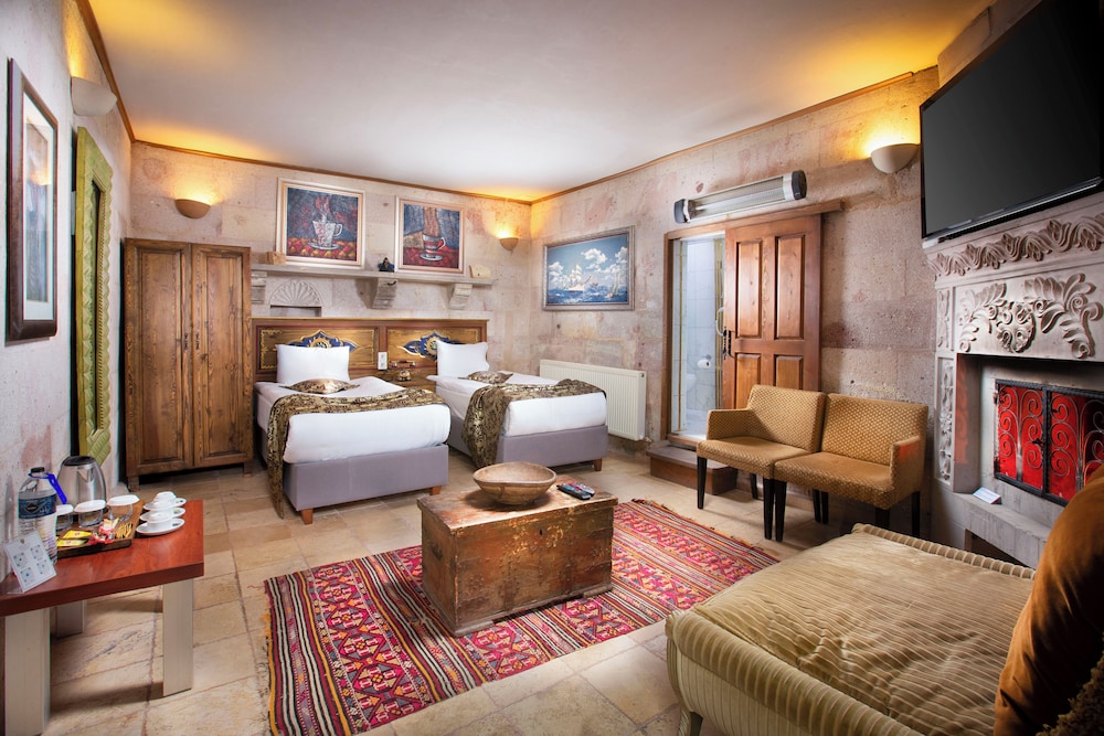 Family Cave Suite - Photo 17