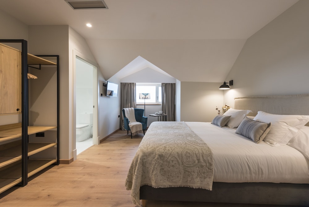 Superior Double Room, Ensuite, Sea View