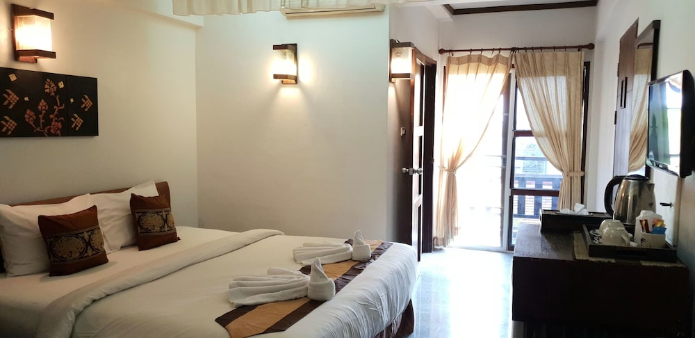 Standard Double Room (Shower) - Photo 6