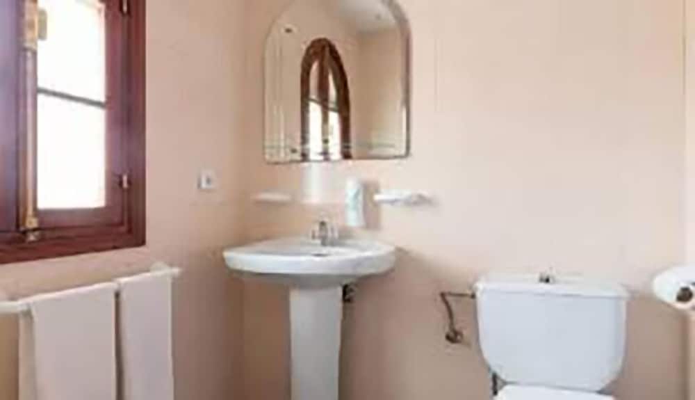 Basic Single Room photo 3