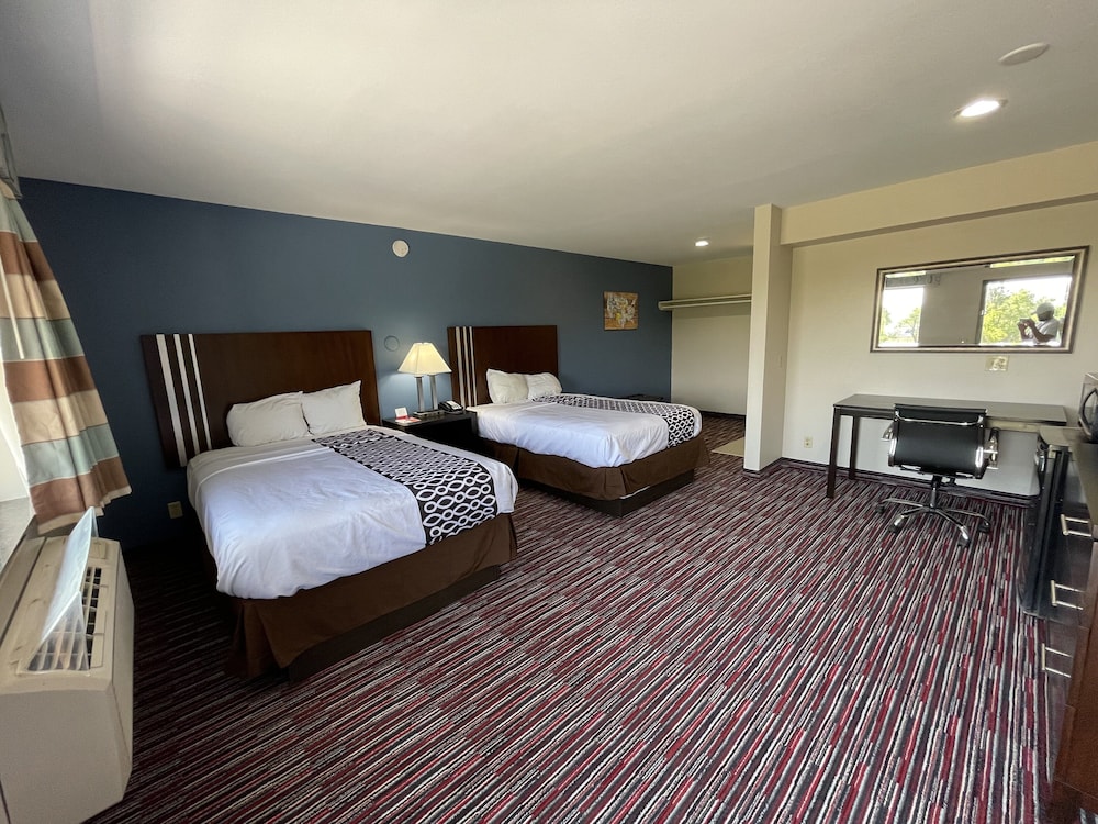 Standard Room, 2 Double Beds, Smoking - Photo 2