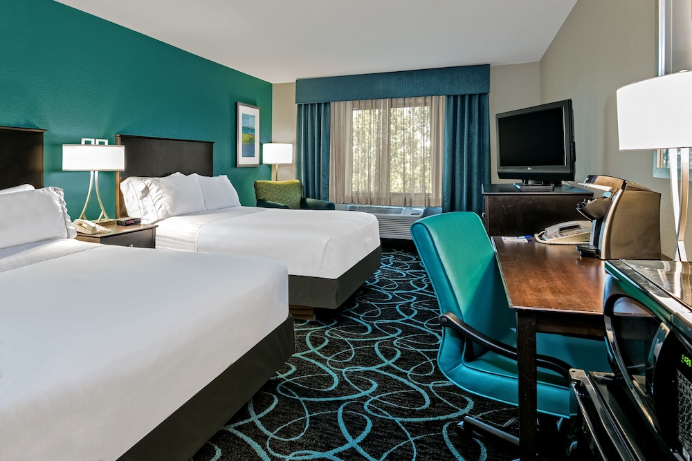 Standard Room, 2 Queen Beds - Photo 1