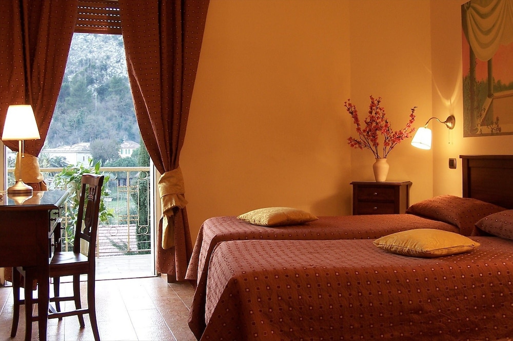 Triple Room, 1 Bedroom photo 3