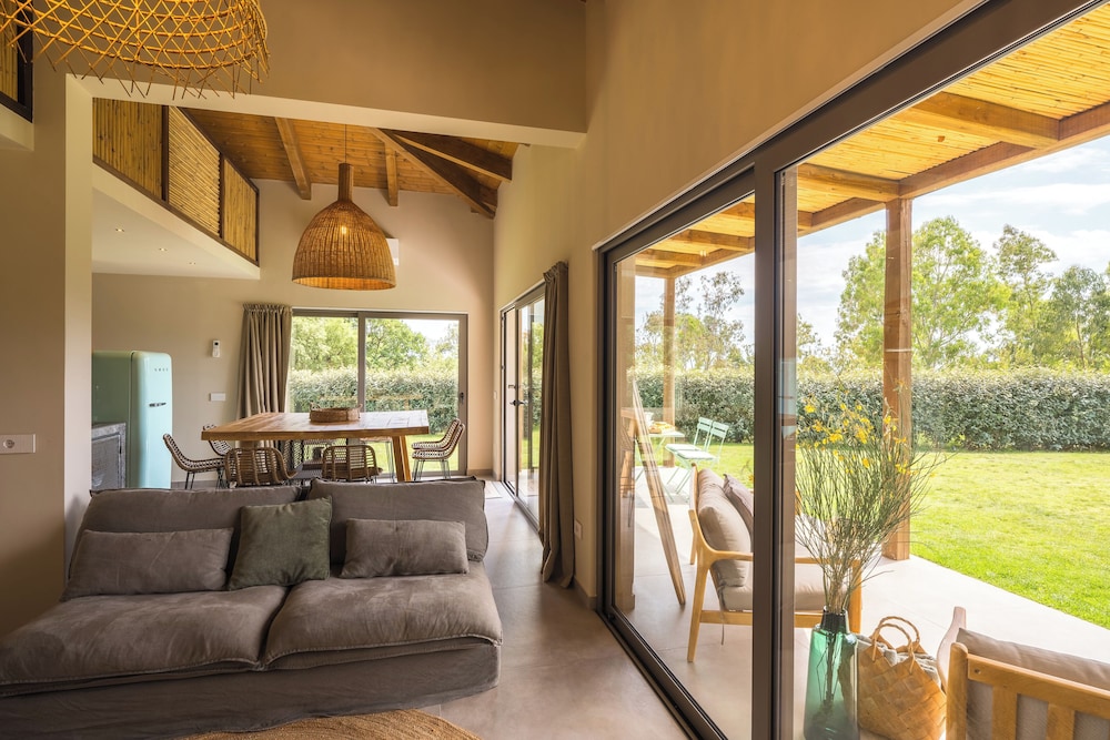 Family Cottage, 3 Bedrooms, 2 Bathrooms, Pool View