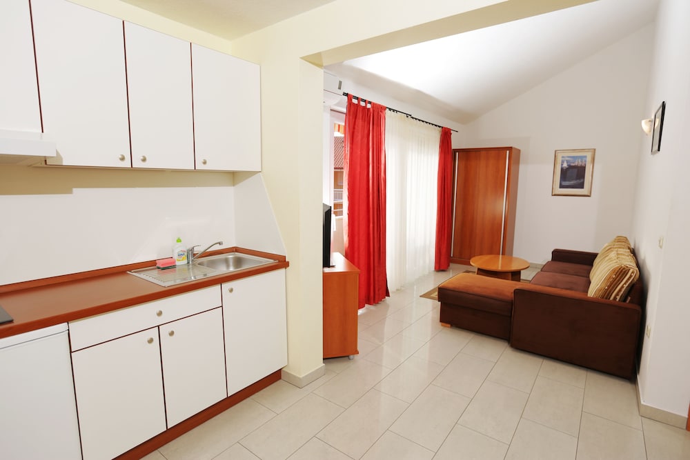 Deluxe Apartment, 1 Bedroom, Balcony, Sea View (2-4) photo 1