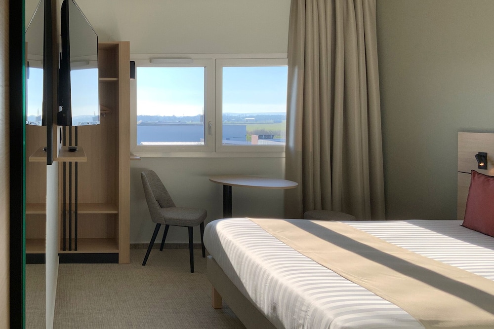 Standard Double Room - Photo 7