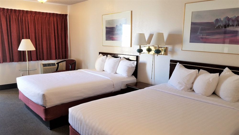 Room, 2 Queen Beds, Smoking photo 1