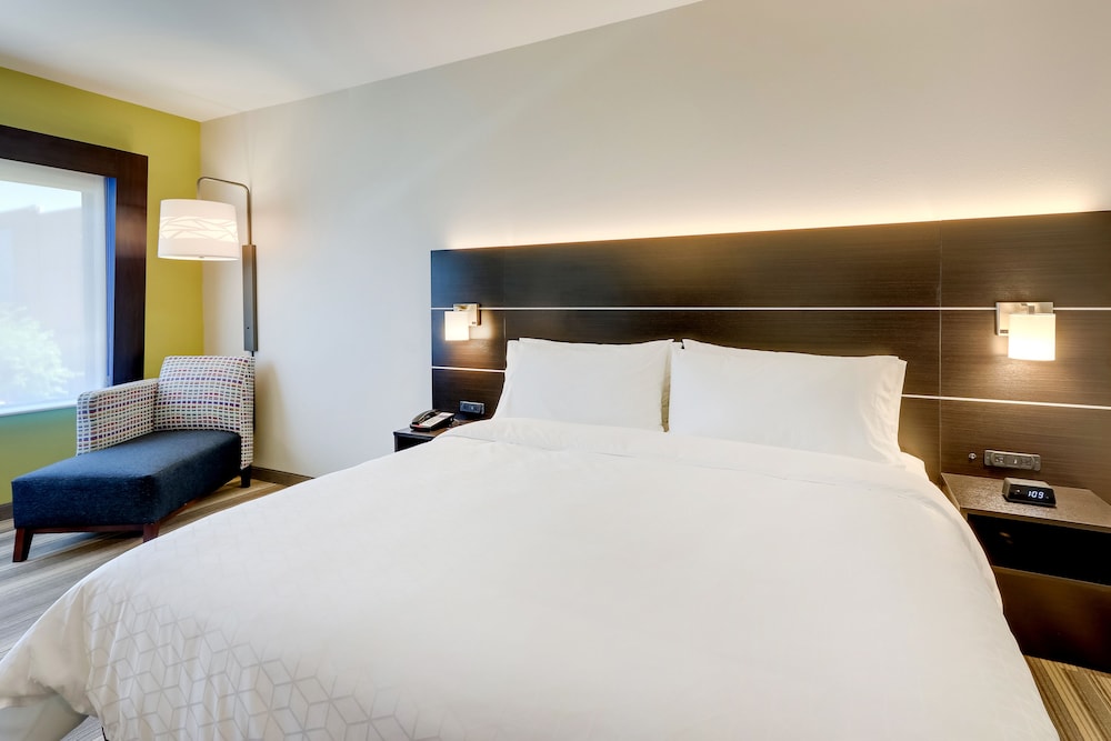 Standard Room, 1 King Bed, Accessible (Communications) - Photo 5