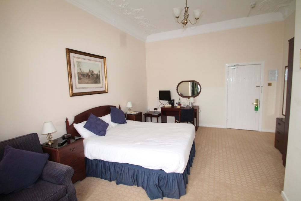 Standard Room, 1 Queen Bed photo 1
