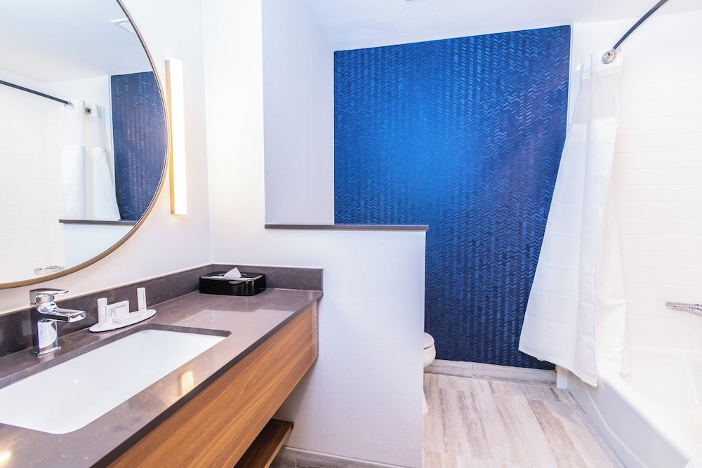 Suite, Multiple Beds - Photo 9