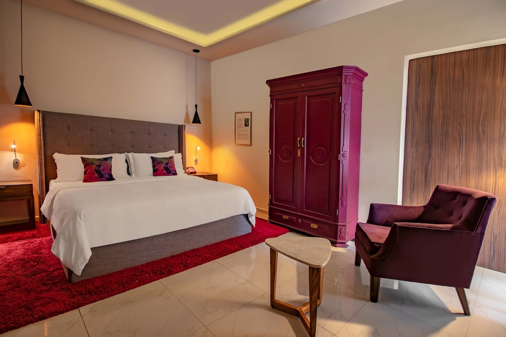 Deluxe Room, 1 King Bed photo 2