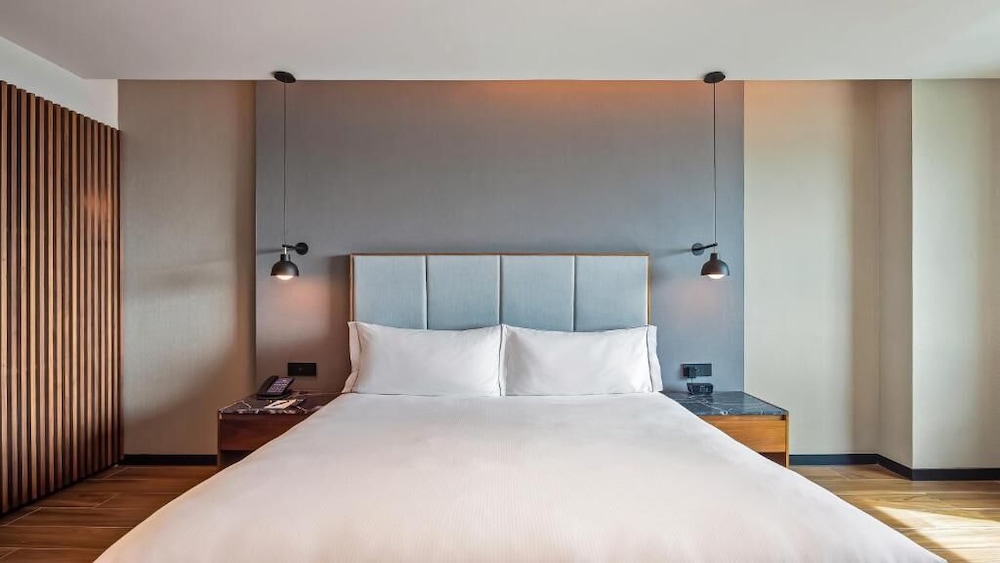 Room, 1 King Bed - Photo 8