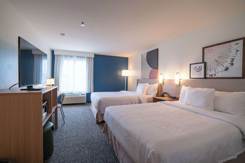 Room, 1 King Bed with Sofa bed, Accessible, Bathtub (Mobility & Hearing) - Photo 2