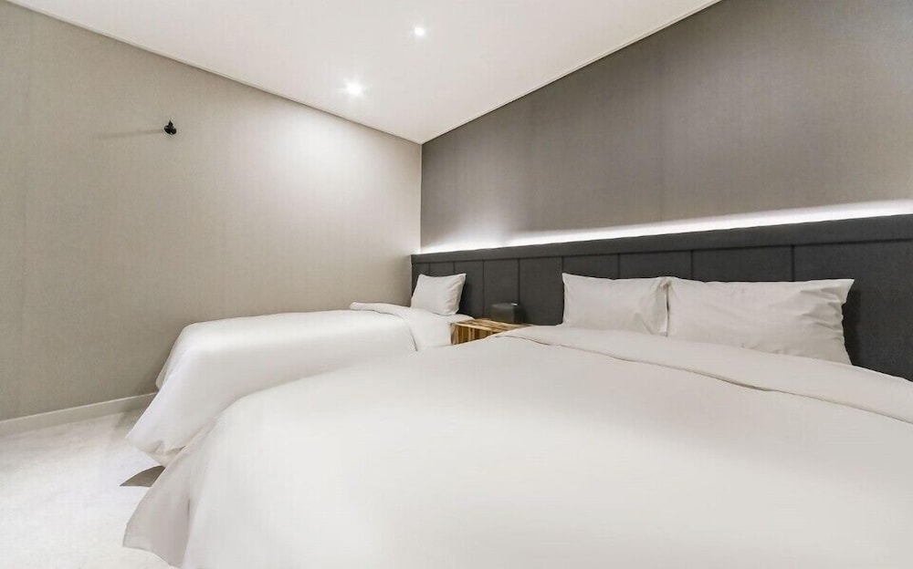 Standard Twin Room (No Breakfast served on Monday/ Saturday/Sunday) photo 2