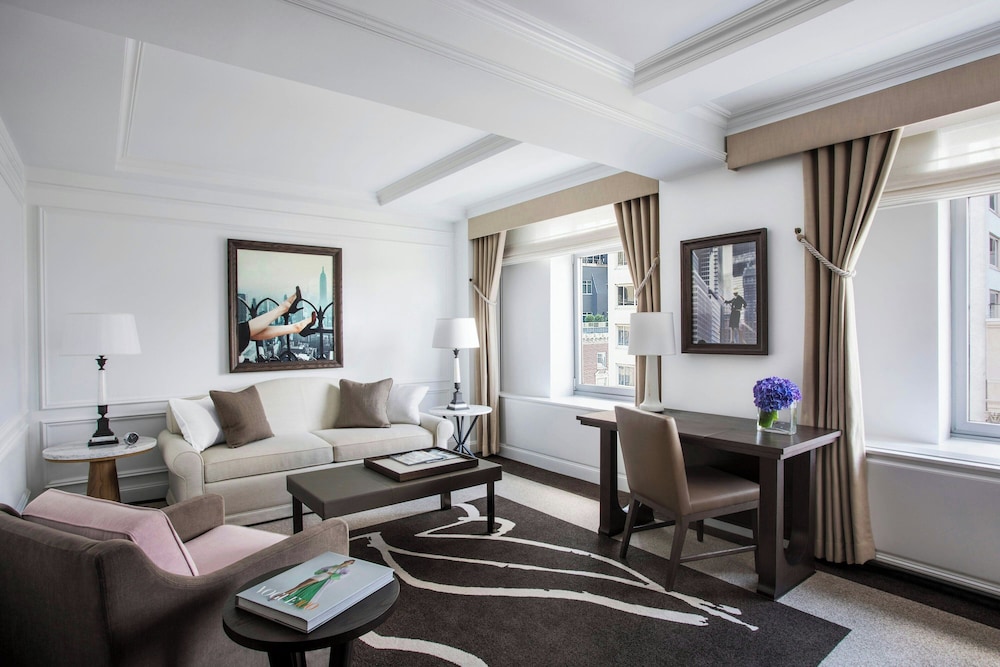 Avenue View Suite, 1 King, Mobility Accessible, Tub