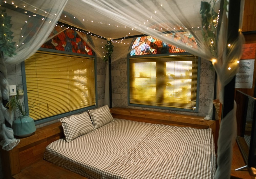 Deluxe Room, 1 Queen Bed