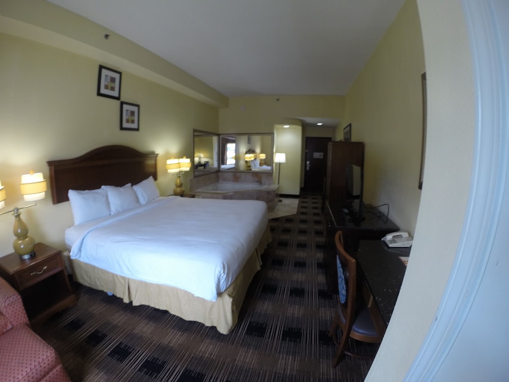 Deluxe, 1 King Bed, Jetted Tub photo 2