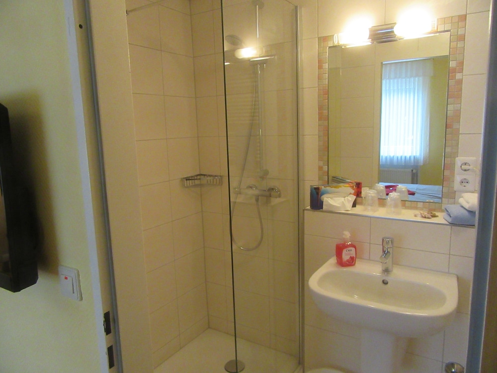 Basic Double Room photo 3