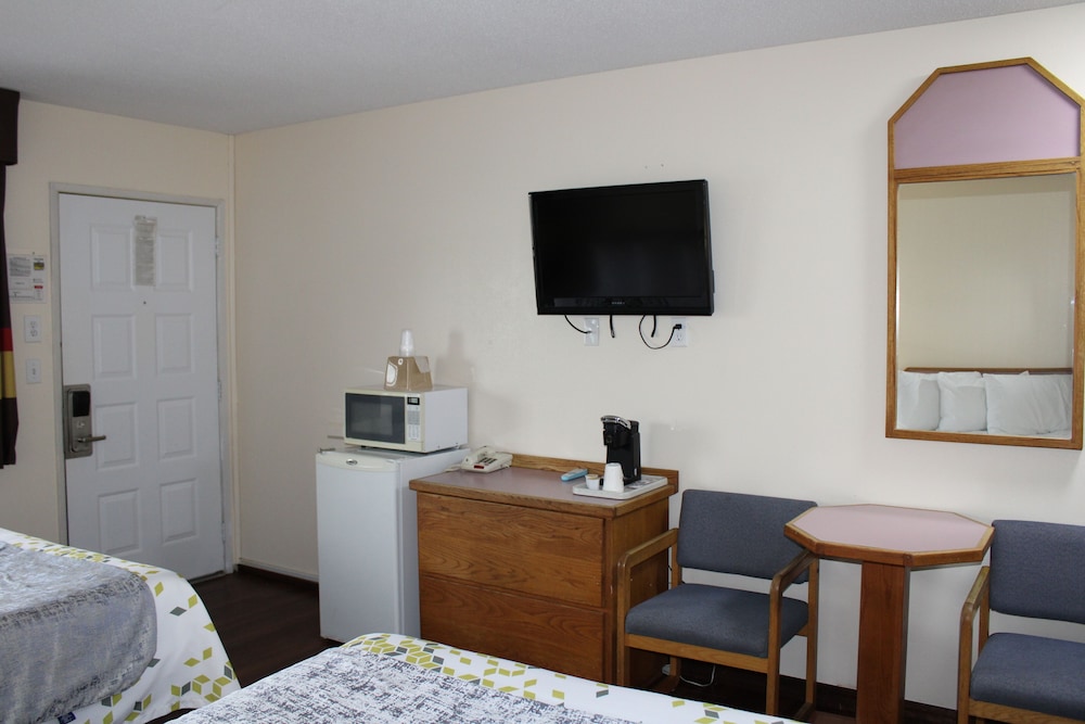 Room, 2 Queen Beds, Non Smoking photo 3