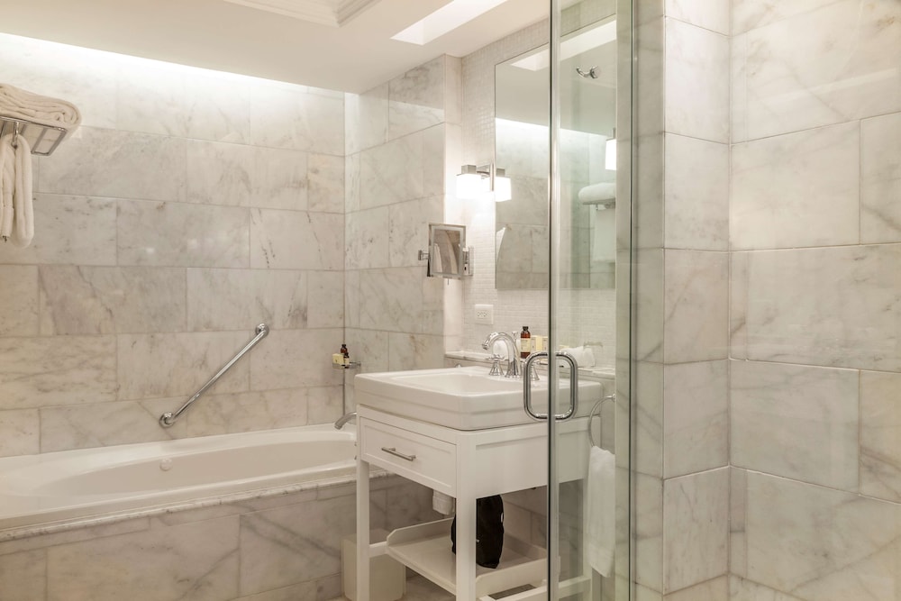 Room, 1 King Bed With Sofa Bed, Oceanfront (commodore)