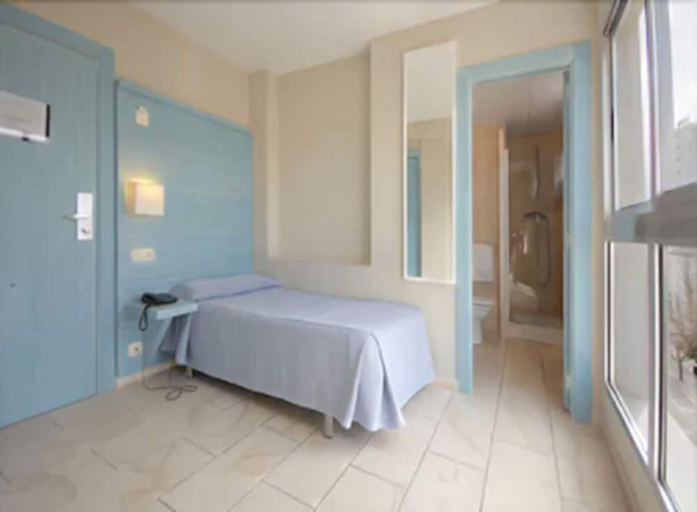 Triple Room - Photo 2