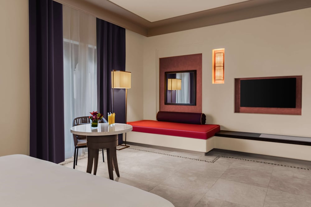 Spacious Family Garden Room - King Bed with Aqua Park Access photo 1
