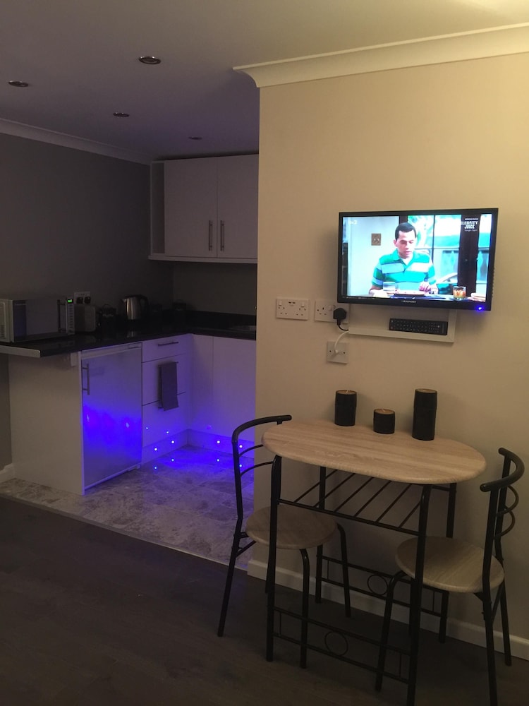 Basic Studio, Ensuite - Photo 3