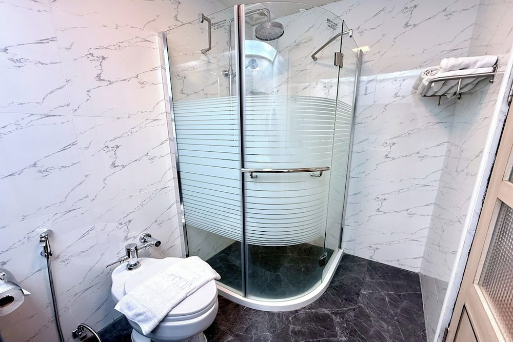 Luxury Twin Room - Photo 10