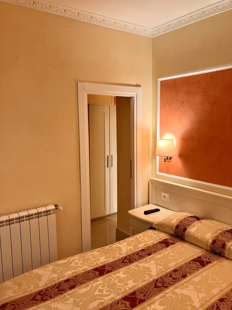 Room, Connecting Rooms photo 1