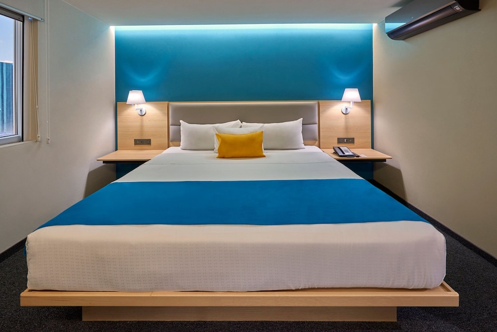 Suite, 1 Queen Bed With Sofa Bed, Non Smoking - Photo 7