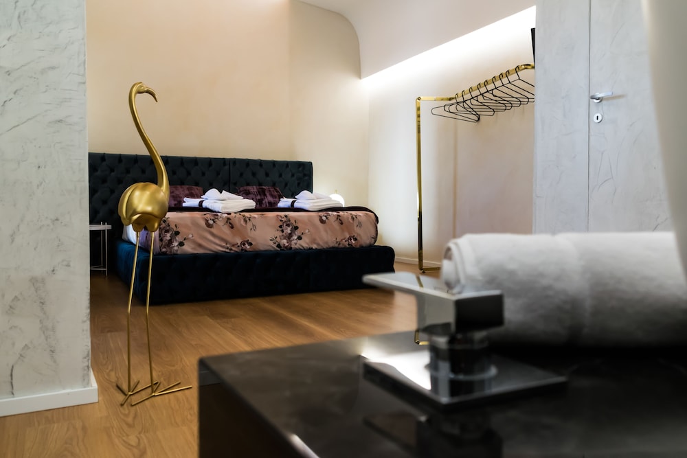 Superior Suite - Photo 25