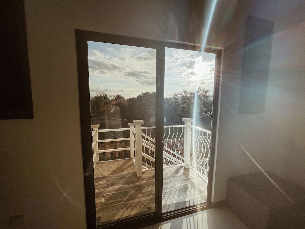 House, 3 Bedrooms, Smoking, Balcony photo 2