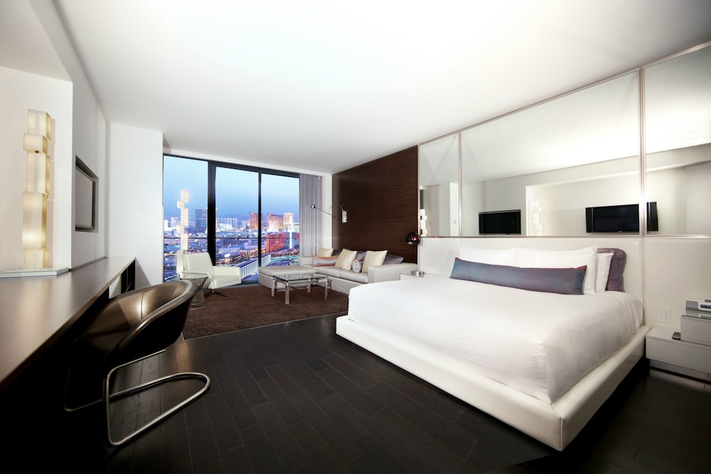 Studio Suite - One King Bed, Strip View - Photo 1