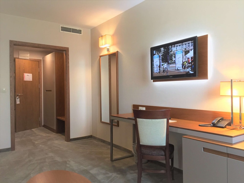 Standard Suite, 1 King Bed