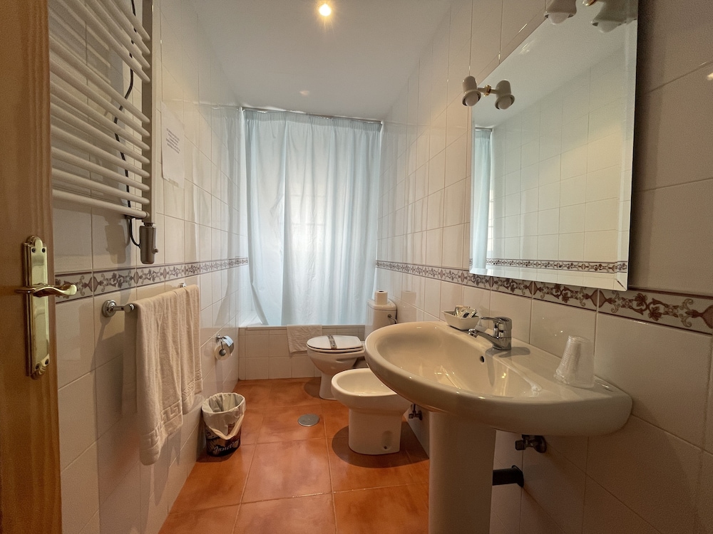 Triple Room - Photo 5
