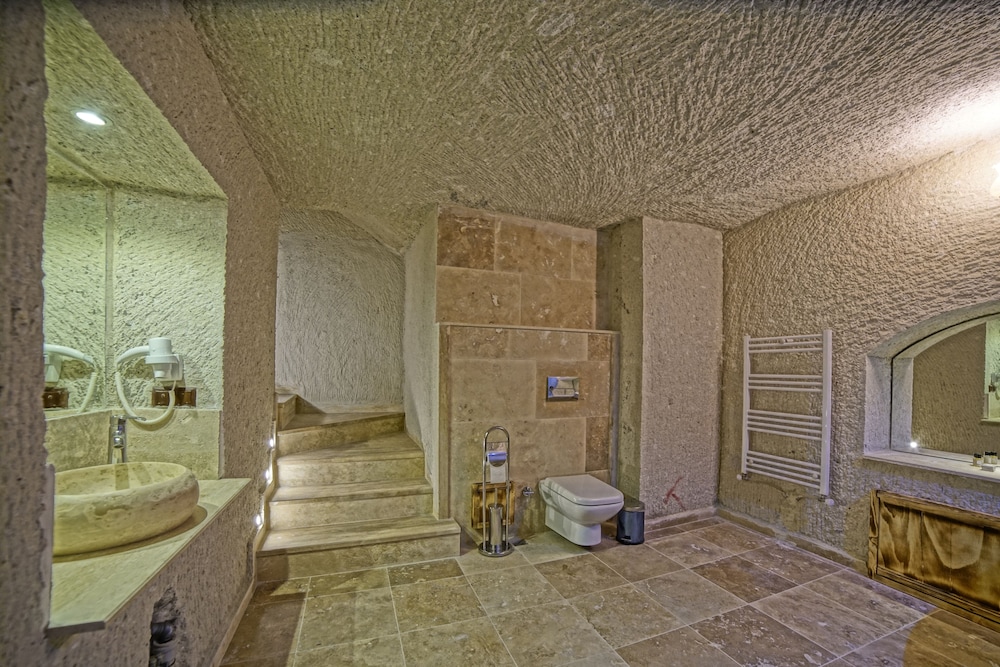 Family Cave Suite - Photo 5
