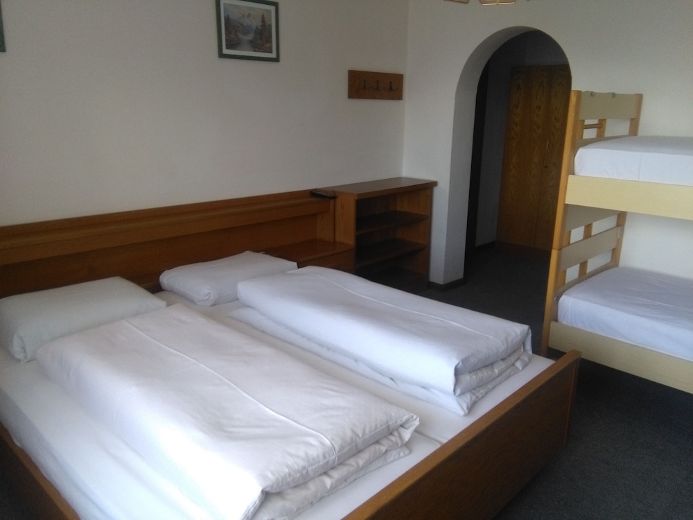 Basic Quadruple Room photo 1