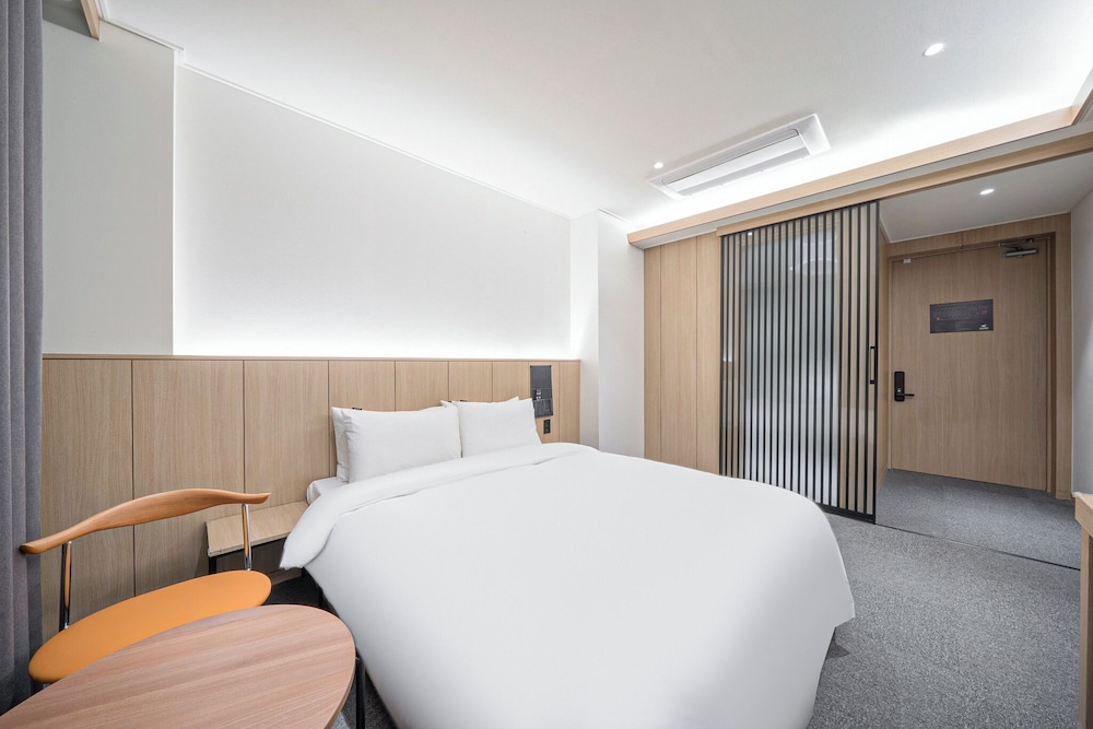 Deluxe Double Room, City View photo 3